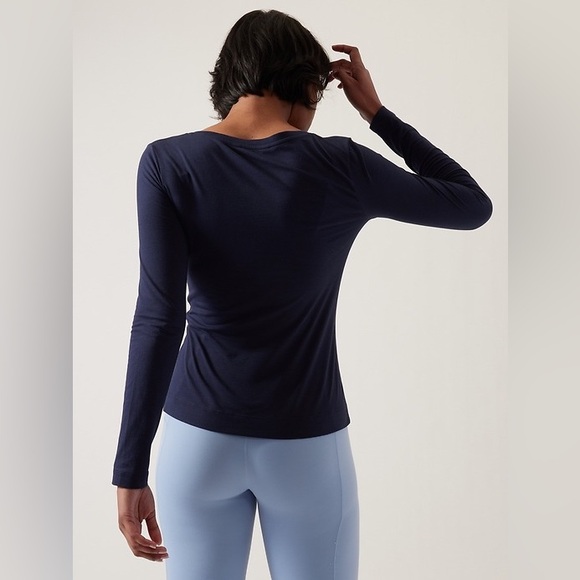 ❤️ATHLETA Outbound Scoop-Neck Top Navy - Picture 2 of 5